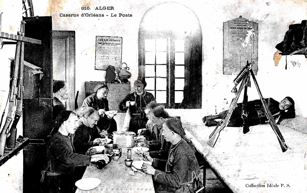 Alger - Caserne d'Orleans - Le Poste de Garde - 1909.jpg